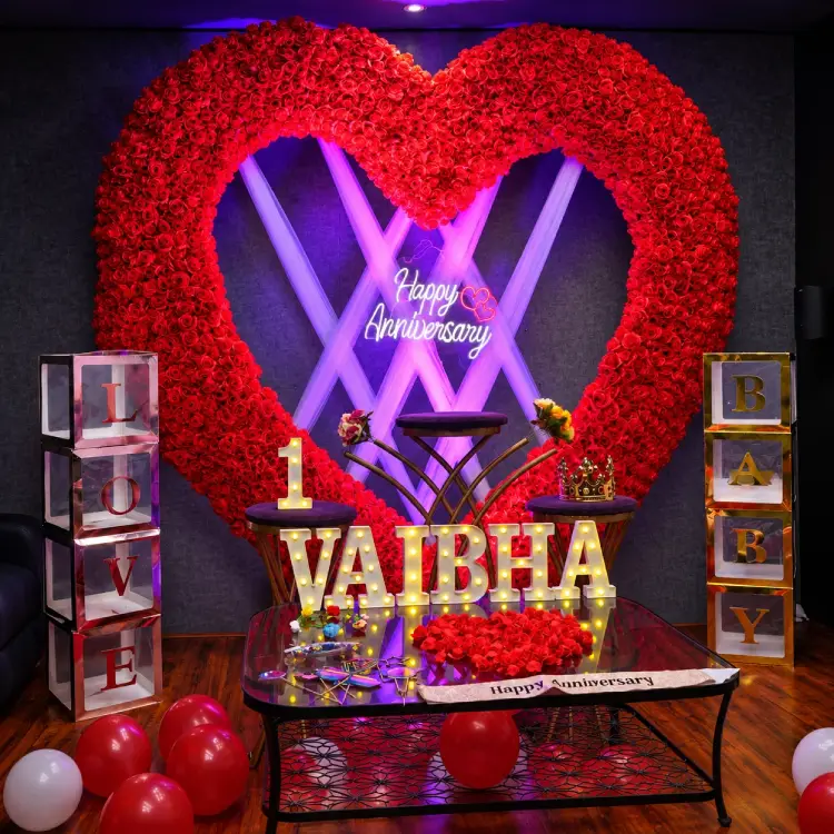 Private theatre for anniversary celebration in Delhi